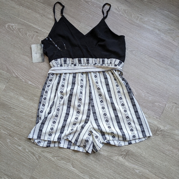 NWT Lily Rose Romper - Picture 4 of 5